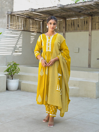 Yellow Kurta with Pant Set for a Stylish Look"