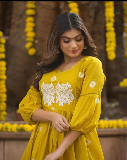 "Elegant yellow cotton Printed Kurti Pant Set"