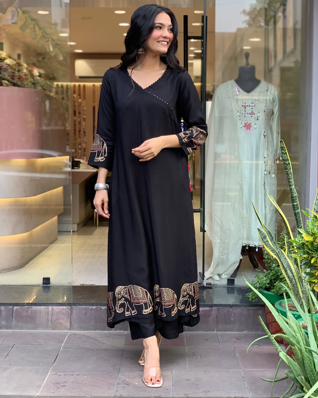 Sleek Black Kurta Pant Set for Modern Elegance