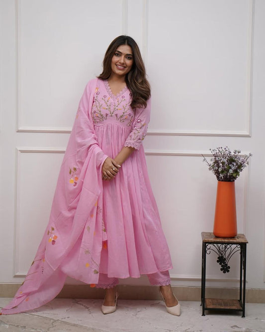 Traditional lightpink Kurta with Dupatta & Pant Set