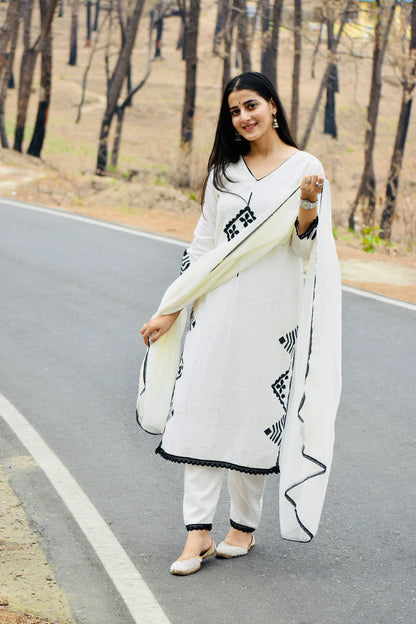 "Enchanting Ethnic Elegance: Heavy Cotton with Katha Work, Embroidery & Lace Details"